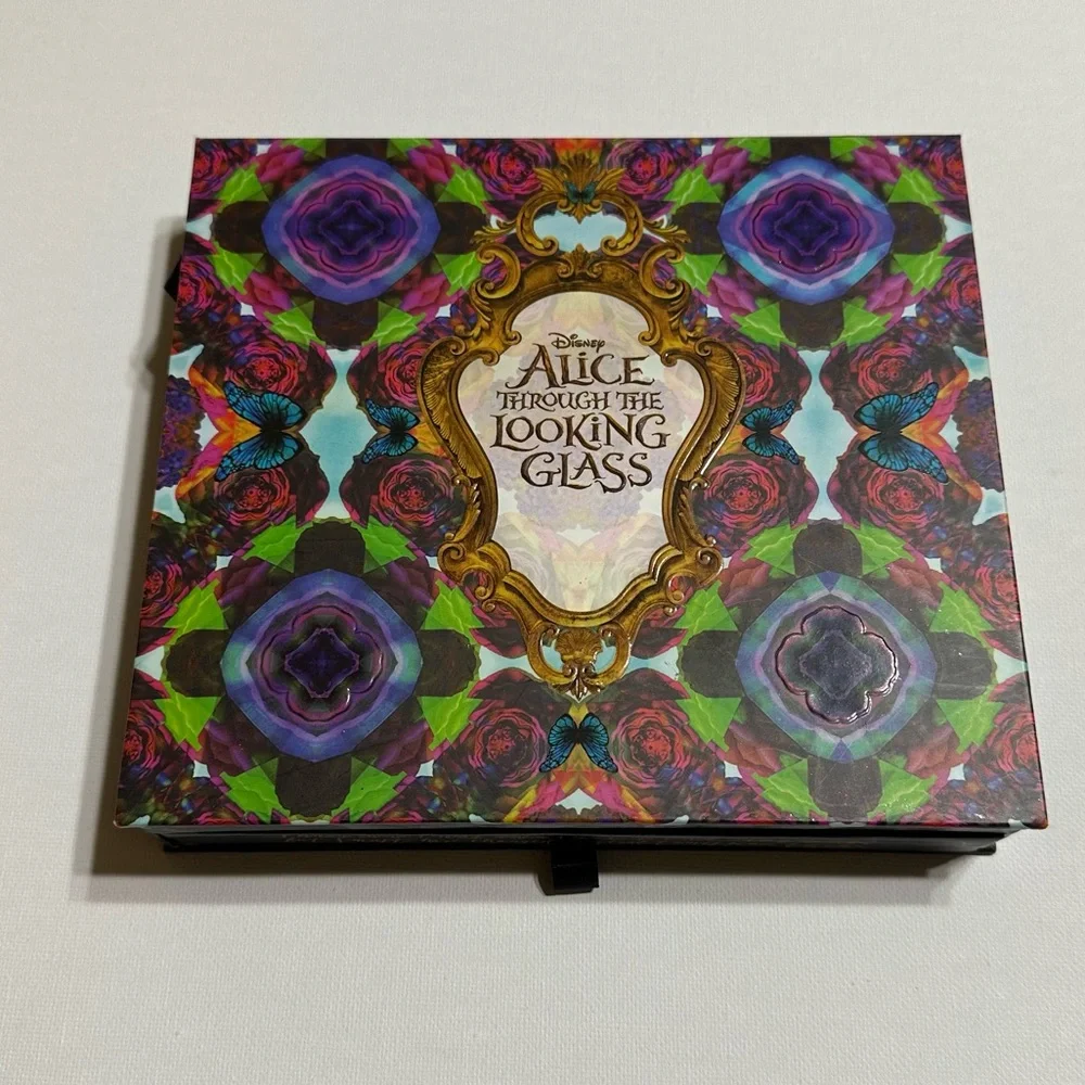 Urban Decay Alice Through the Looking Glass Eyeshadow Palette